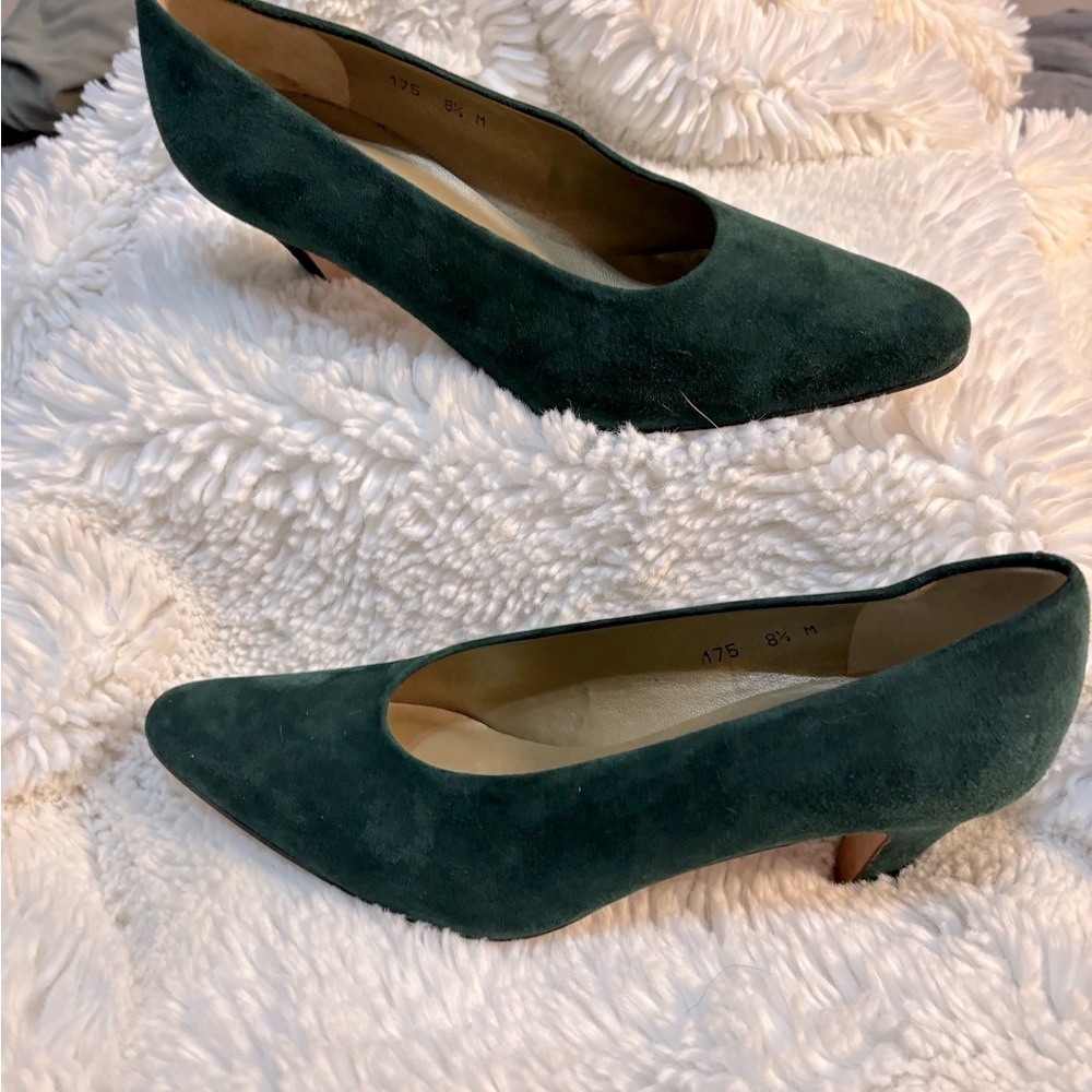 EVAN PICONE Emerald Green Suede 2” Heels Size 8.5 Made In Spain Dress Pumps - Picture 5 of 8